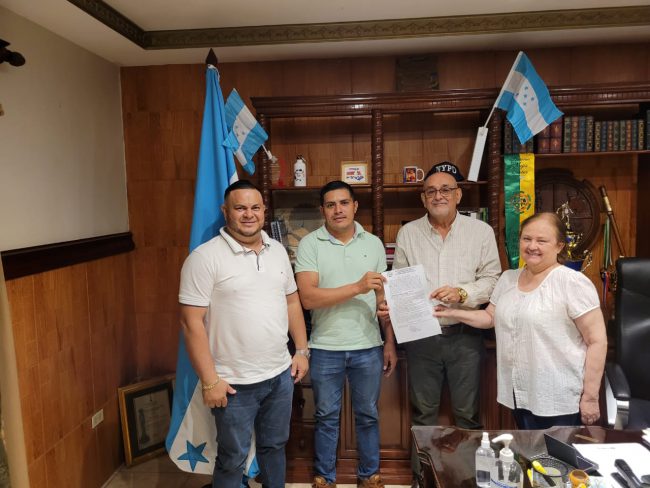 MUNICIPALIDAD DE CHOLOMA DONA TERRENO PARA CONSTRUIR GUARDERÍA INFANTIL EN BENEFICIO DE TRABAJADORES DE LA MAQUILA