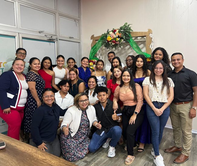 DEL MAR APPAREL Y LA MUNICIPALIDAD DE PUERTO CORTÉS CELEBRAN LA GRADUACIÓN DE 40 NUEVOS OPERARIOS INDUSTRIALES