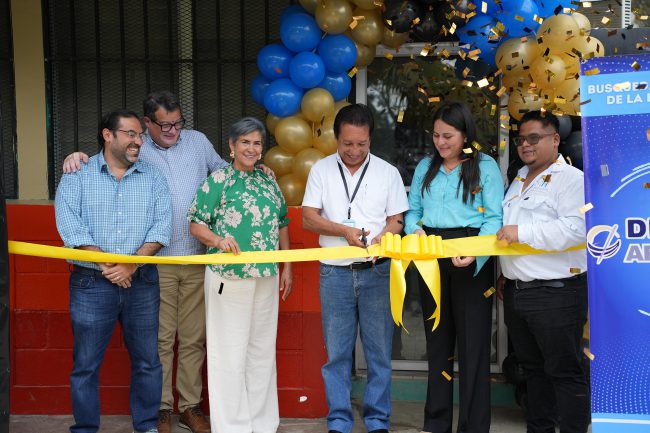 DEL MAR APPAREL INAUGURA PROYECTO EN CENTRO EDUCATIVO DIONISIO DE HERRERA DE LA COMUNIDAD DE ZAPADRIL, BARRIO MEDINA