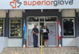 SUPERIOR GLOVE WORKS INAUGURA CUARTO EDIFICIO EN ZIP BÚFALO