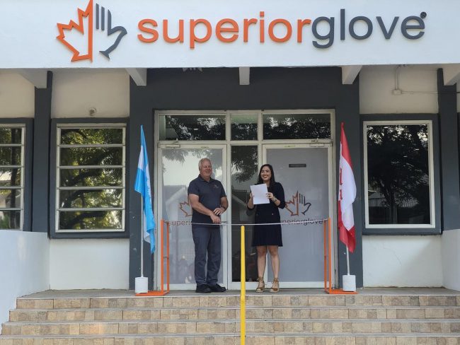 SUPERIOR GLOVE WORKS INAUGURA CUARTO EDIFICIO EN ZIP BÚFALO