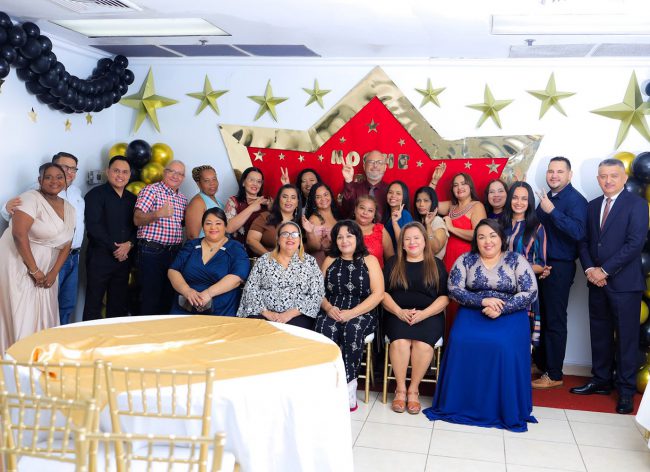 CENA DE GALA EN HONOR A COLABORADORES MÁS ANTIGUOS DE CINTAS DE HONDURAS