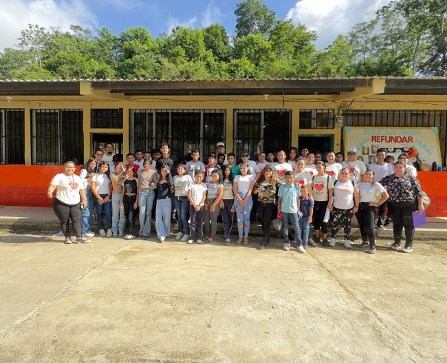 DEL MAR APPAREL DESARROLLA CONCIENCIA Y FORTALECE ESPERANZA EN JÓVENES DEL CENTRO BÁSICO DIONISIO DE HERRERA